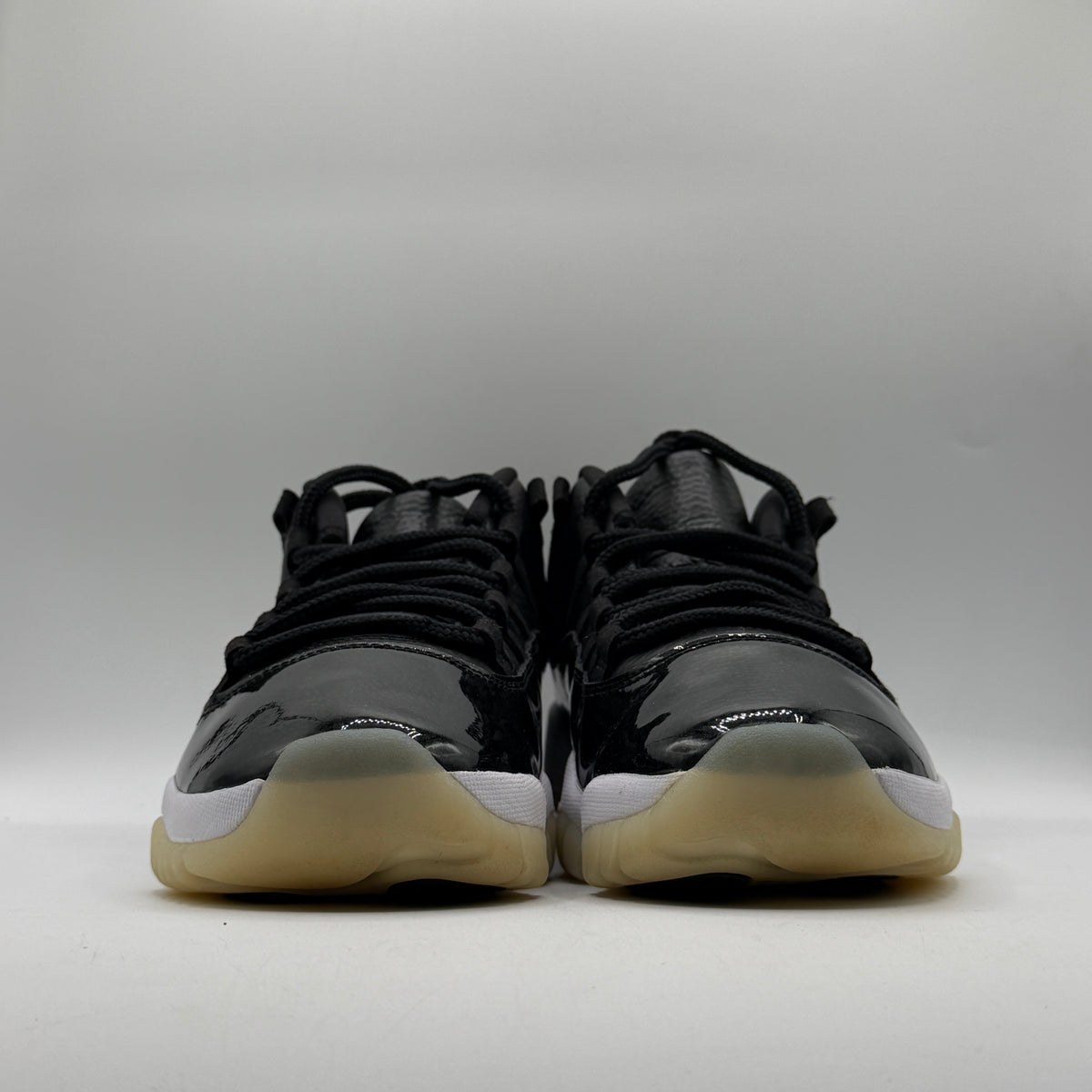 (USED No Box) Jordan 11 Retro Low 72-10 Size 10