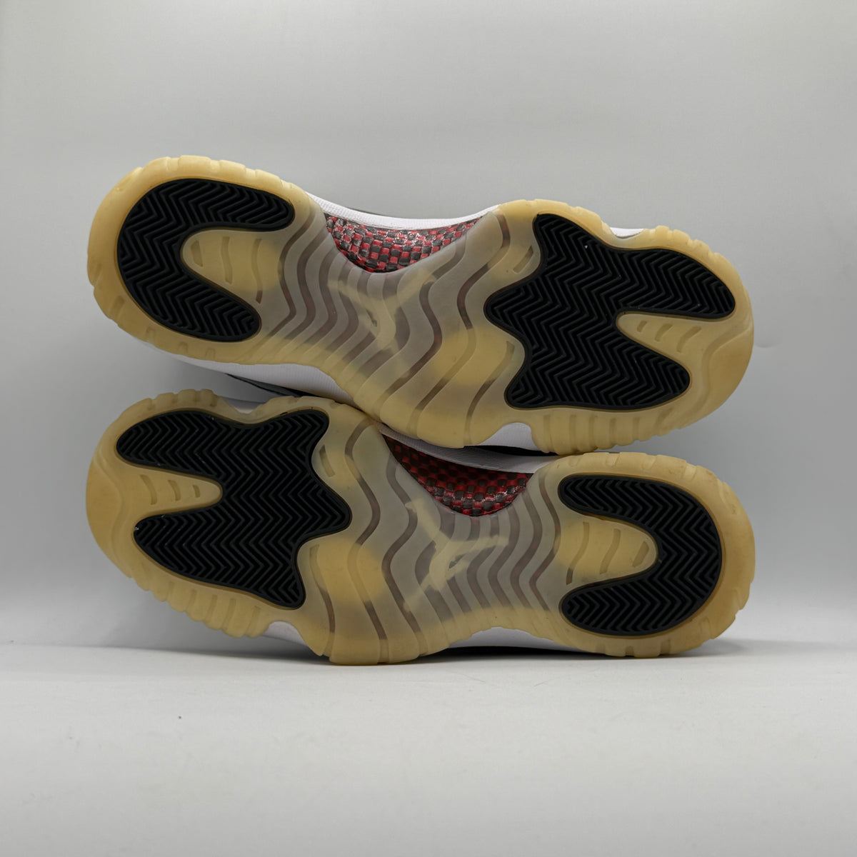 (USED No Box) Jordan 11 Retro Low 72-10 Size 10