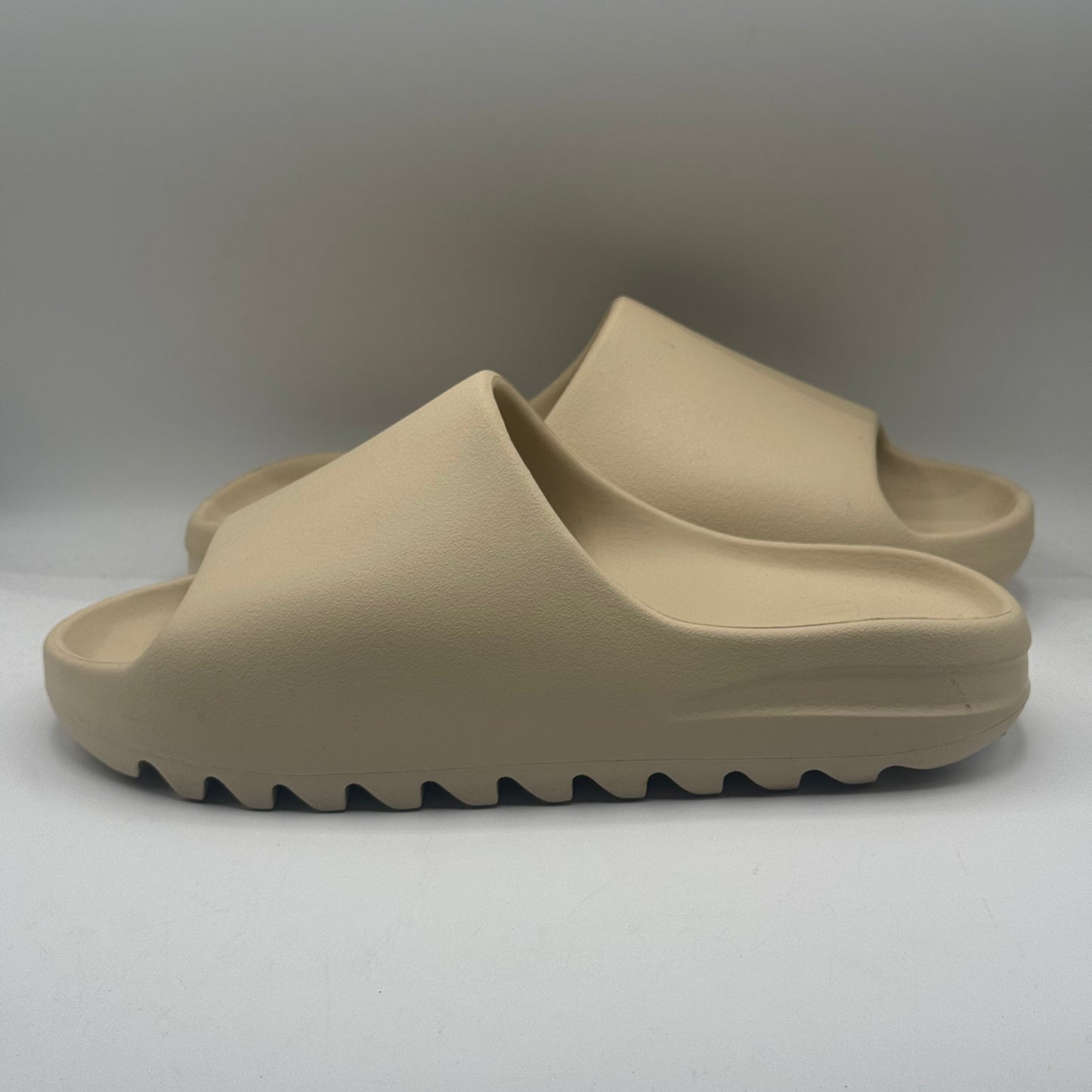(USED) Yeezy Slide Bone Size 11