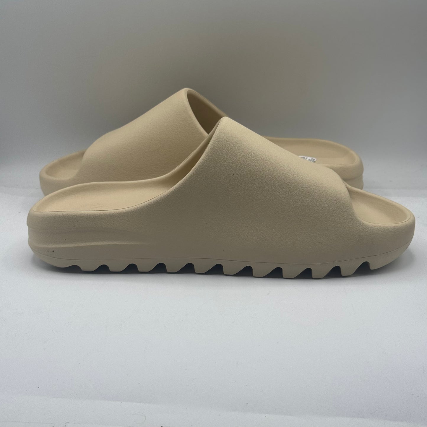 (USED) Yeezy Slide Bone Size 11