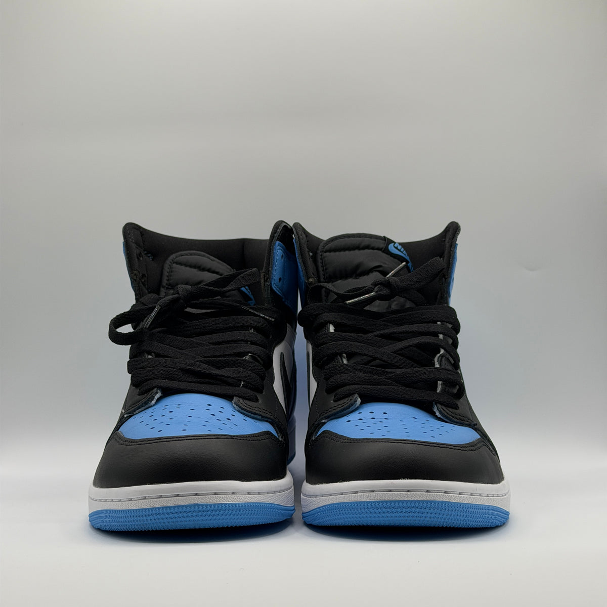 (USED) Jordan 1 Retro High OG UNC Toe Size 11.5