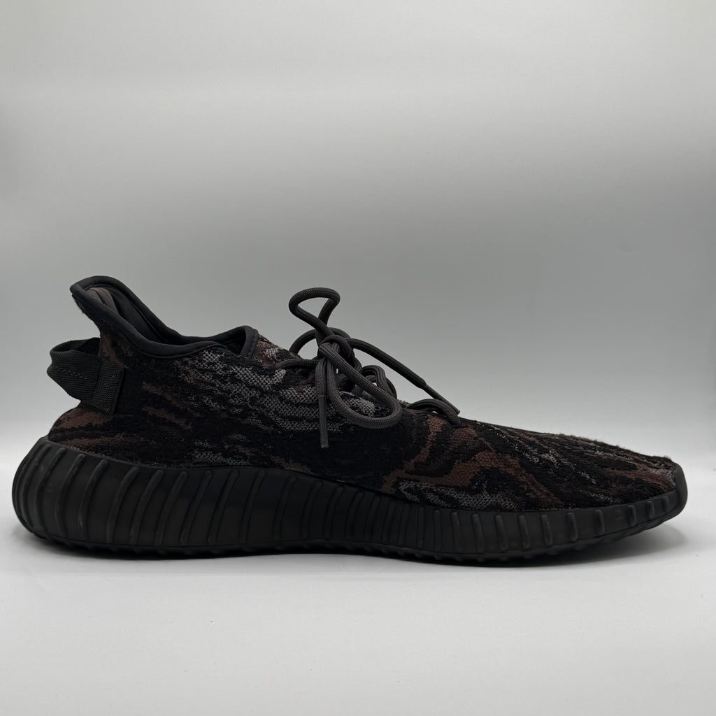 (USED NO BOX) adidas Yeezy Boost 350 V2 Size 14