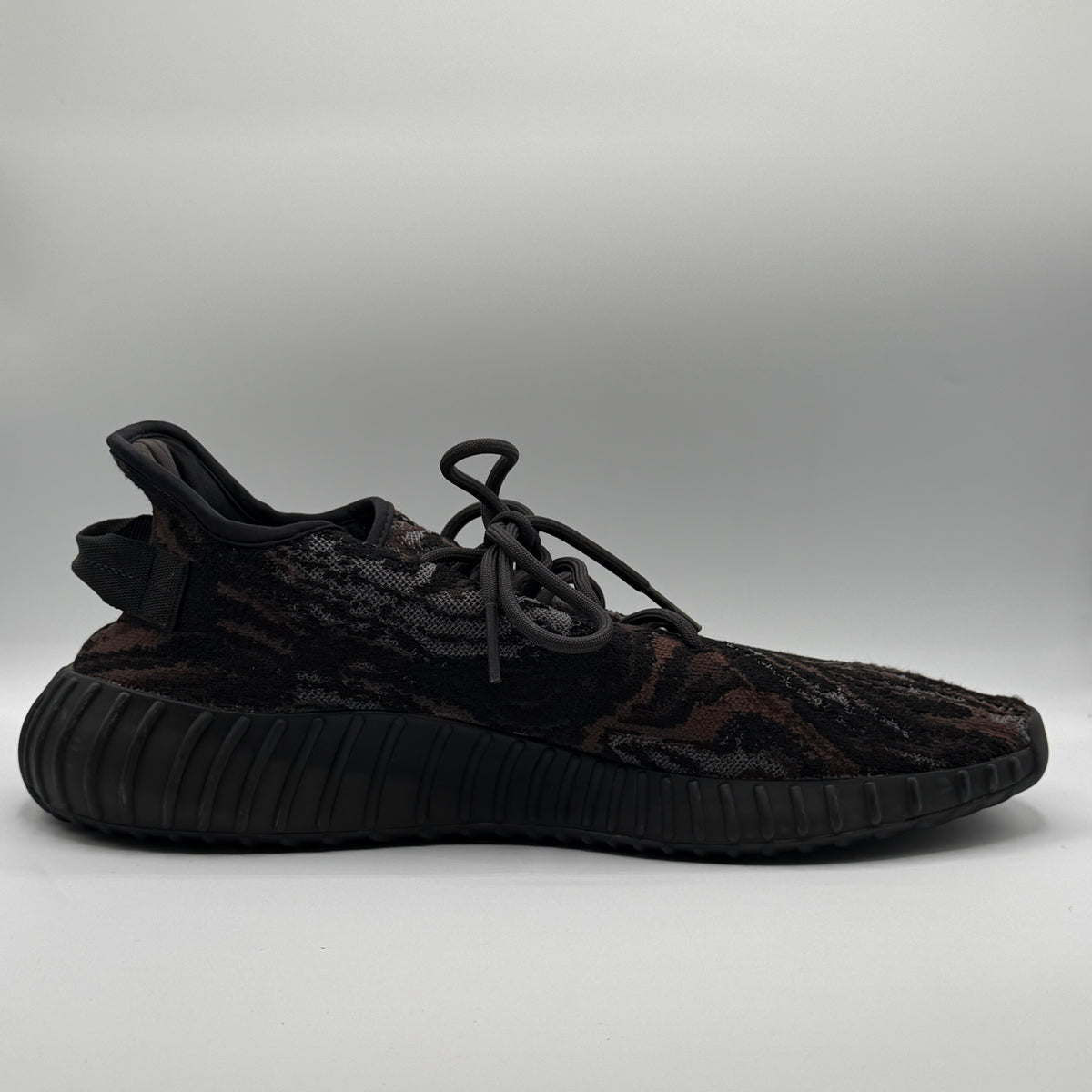 (USED NO BOX) adidas Yeezy Boost 350 V2 Size 14