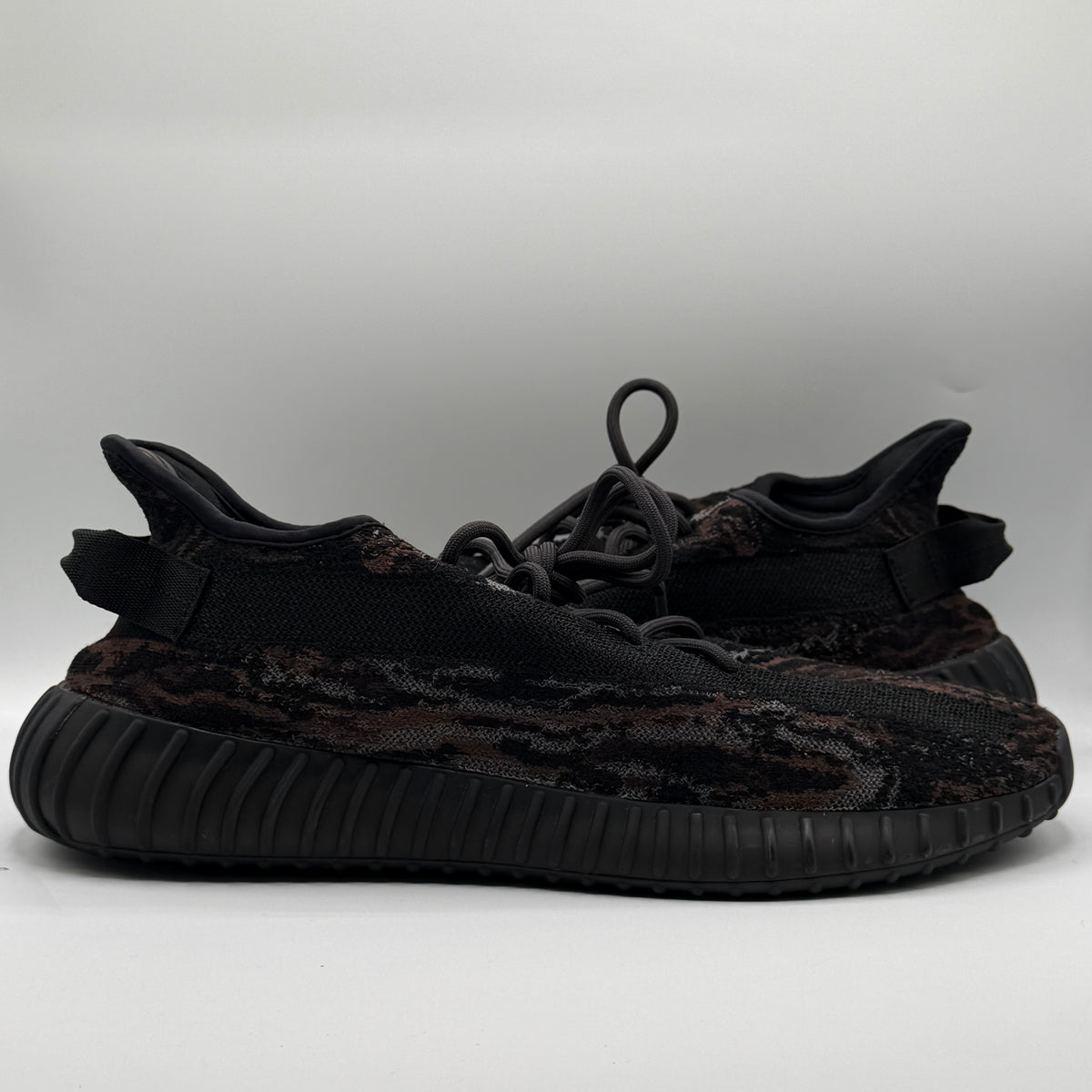 (USED NO BOX) adidas Yeezy Boost 350 V2 Size 14