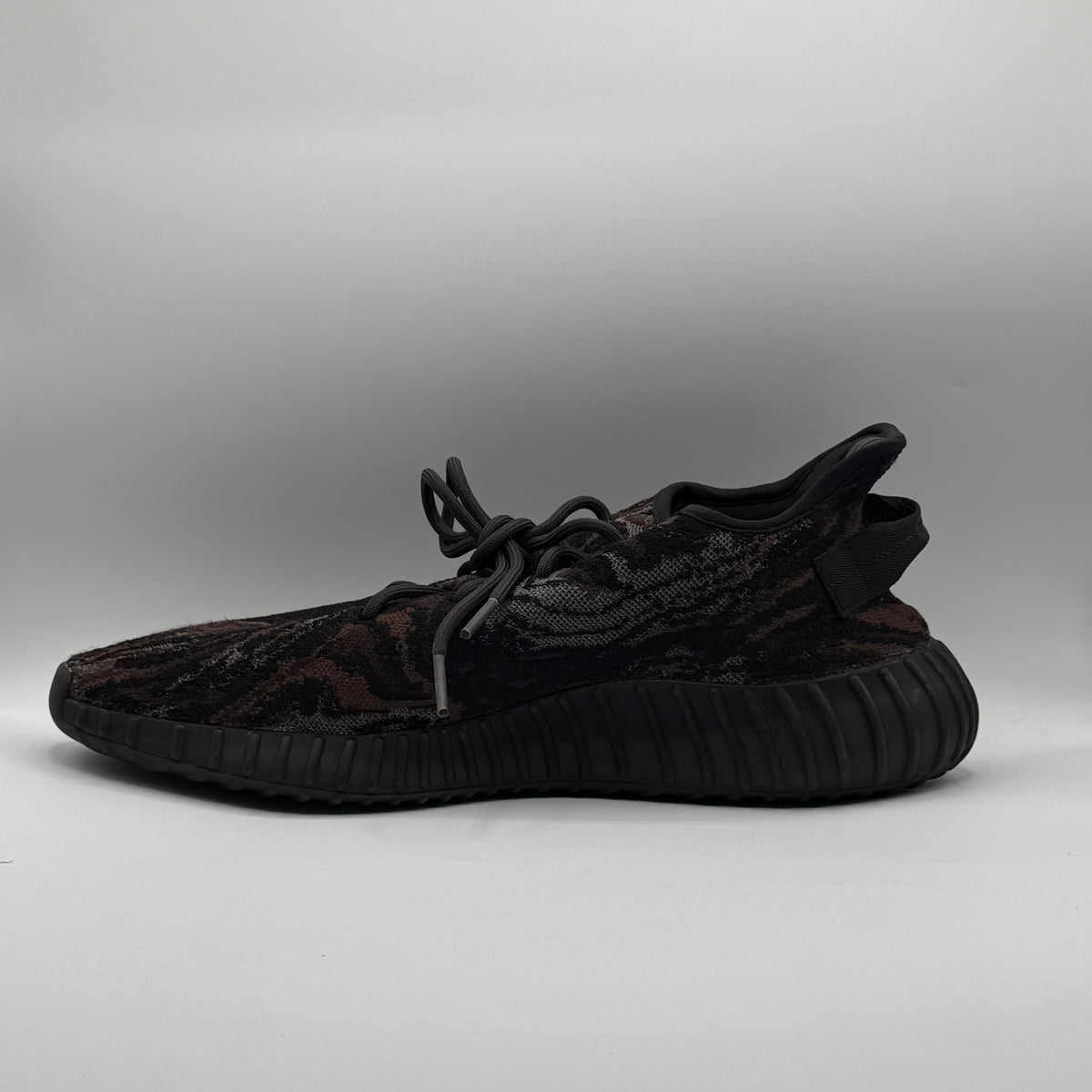 (USED NO BOX) adidas Yeezy Boost 350 V2 Size 14