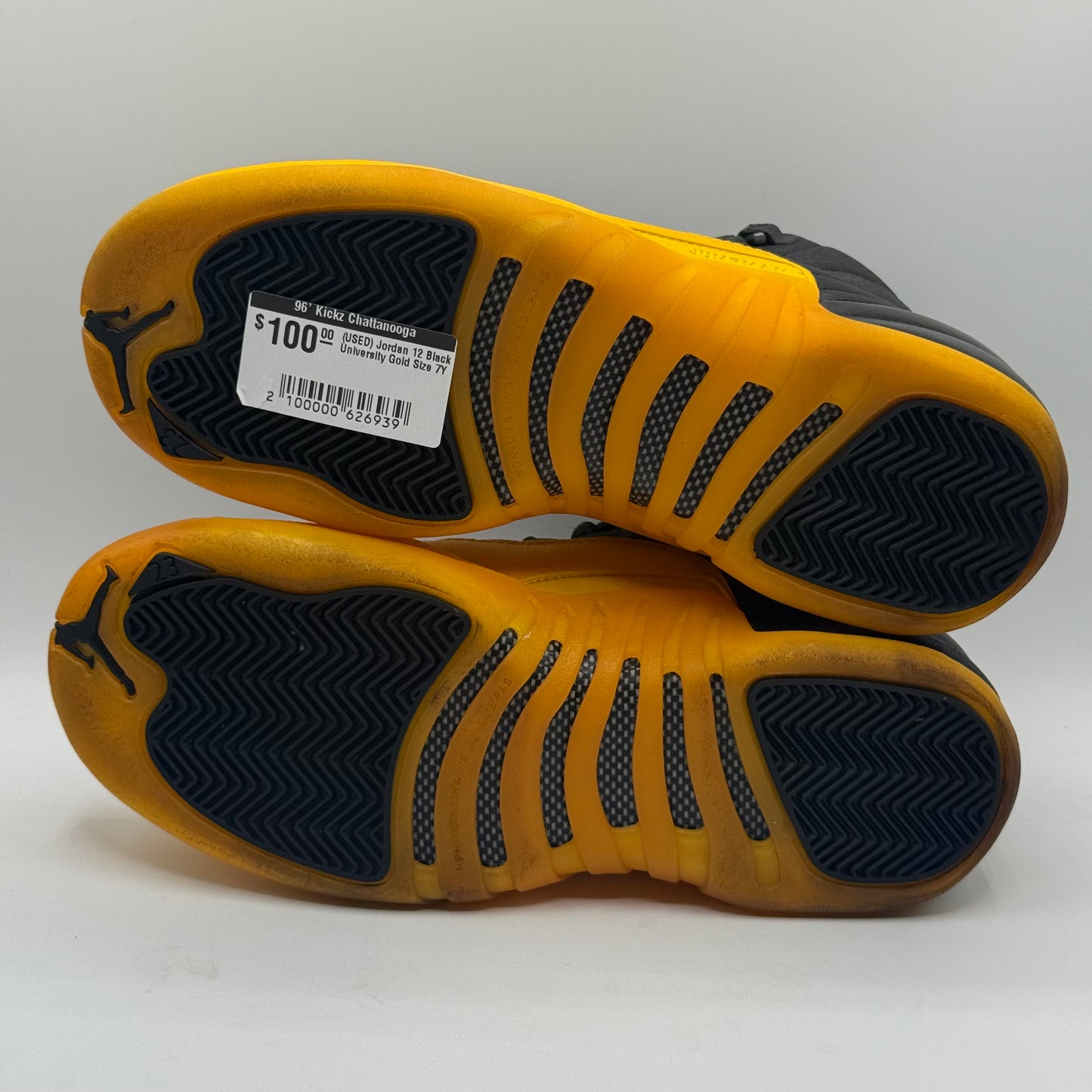 (USED) Jordan 12 Black University Gold Size 7Y