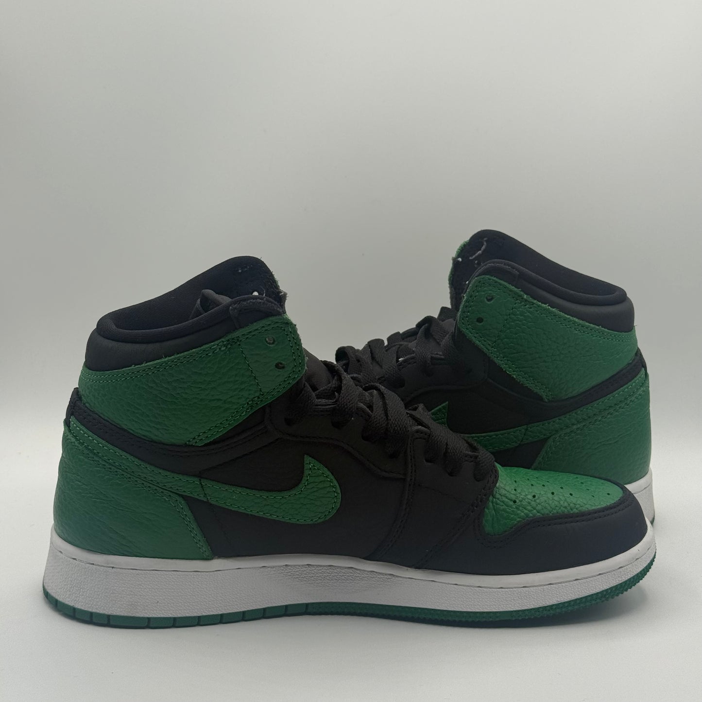 (USED) Jordan 1 High Pine Green Black Size 7Y