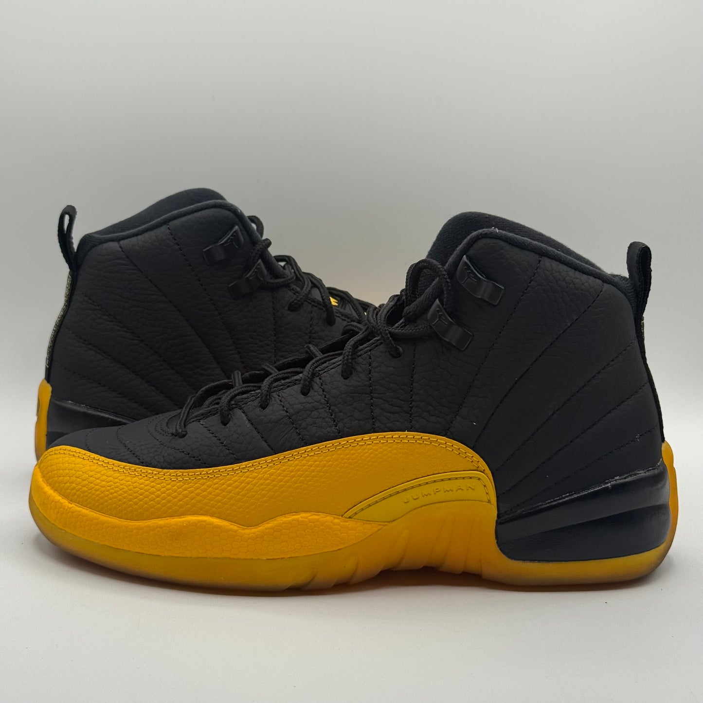(USED) Jordan 12 Black University Gold Size 7Y
