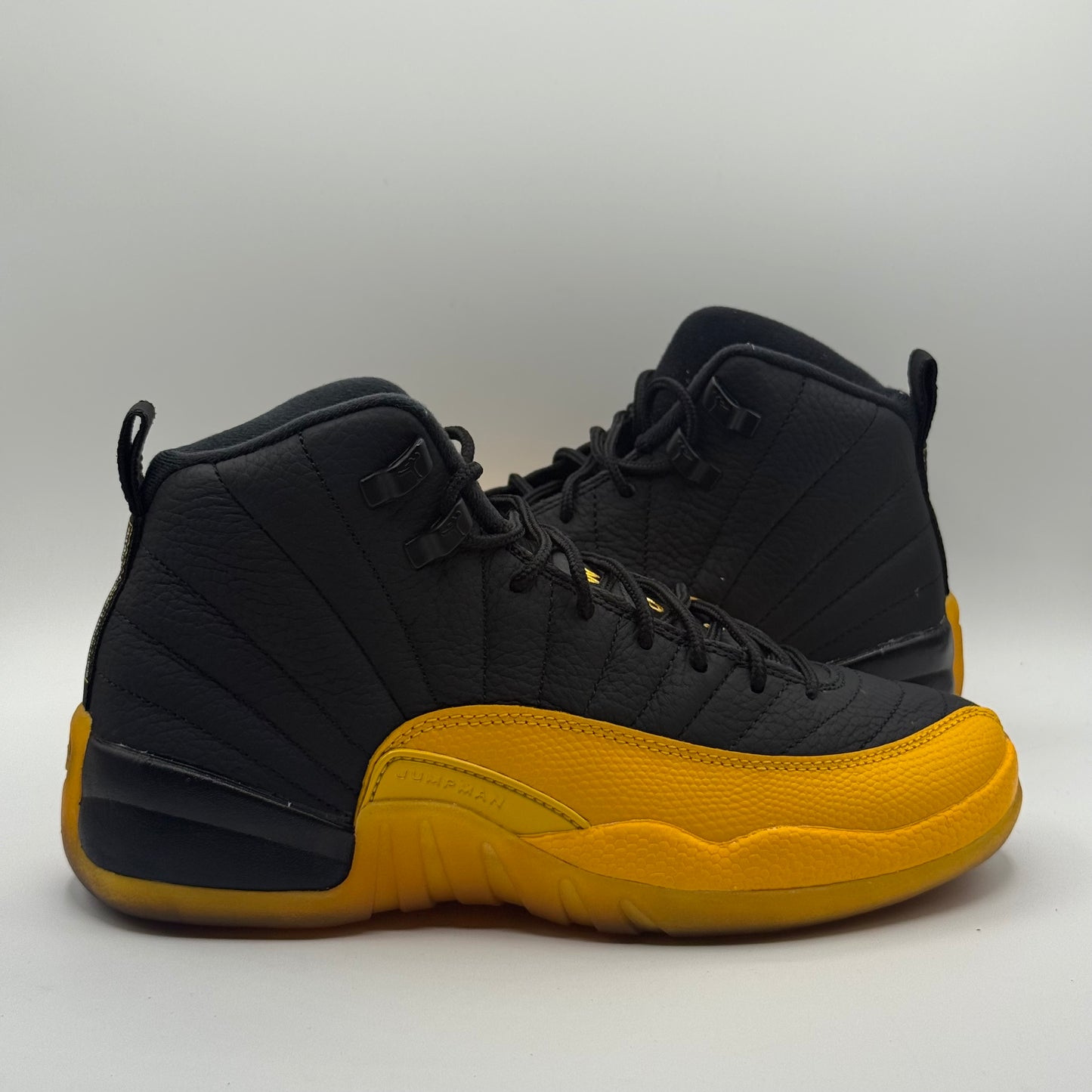 (USED) Jordan 12 Black University Gold Size 7Y